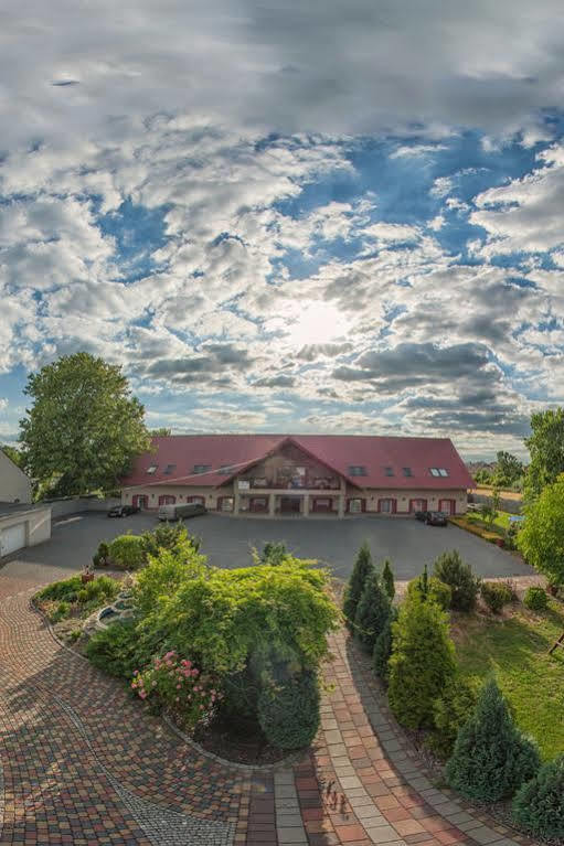 Отель Arkadia Gosciniec-Klima,Parking,Ogrod Ополе Экстерьер фото